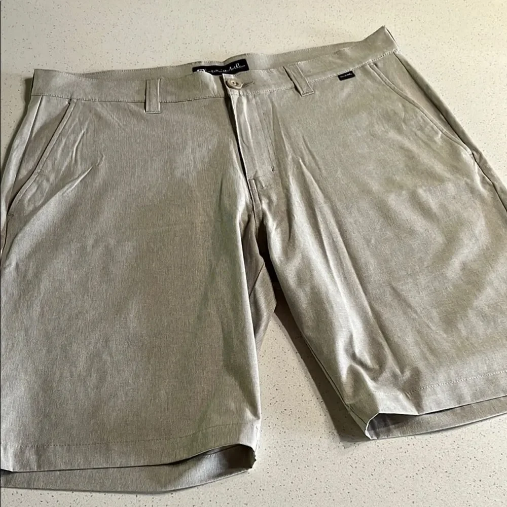 Travis Mathew Gray Flat Front Golf Shorts Size 34
